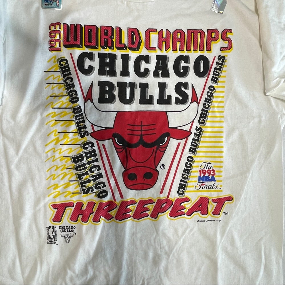 Chicago Bulls World Champs 1993 Three-peat Vintage T-shirt Size XL NWT